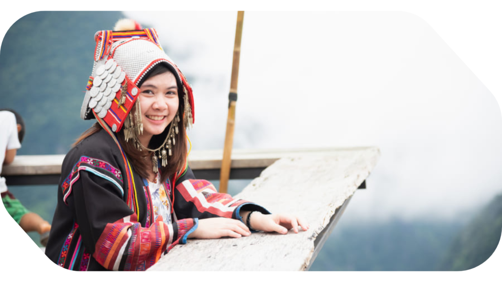 Mujer china de la tribu Akha