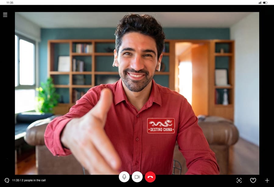 Asesor de viajes en una videollamada